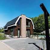 Stay With Private Pool & Hot Tub