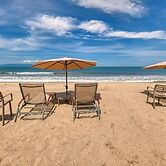 Oceanfront 2 BR Condo - Beach - Restaurant - Gym