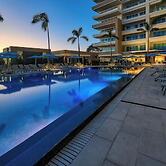 Luxury 2 BR Condo Near Golf Courses and Marina