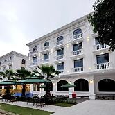 Crown Nguyen Hoang Hotel