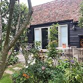 Remarkable 1-bed Cottage in Orwell Cambridgeshire