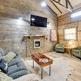 Lake Eufaula Access: Cozy Wood Cabin w/ Yard!