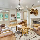 Updated Farmhouse < 2 Mi to Historic Middletown!