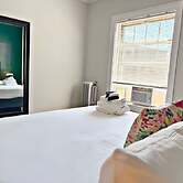 Perfectly Located 1BR - Hinman D2