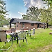 Group Getaway w/ Fenced Yard & Pool Table in Wrens