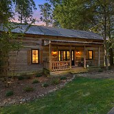 Cabin Unbound - Historic Lakefront Comfort 4 Bedroom Cabin