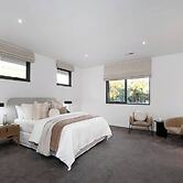 Bayside 4 bed in Sandringham w Spa and Sunset Views