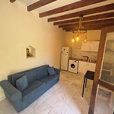 Charming Cyprus Getaway in Páfos - Garden View Holiday House