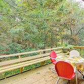 Quiet All-season Creekside Escape in Upstate!