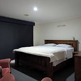 Cosy Spacious Hill Holiday Home