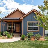 Downtown Brevard Retreat &Cyclists Dream