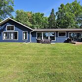 Modern Lakehouse Retreat on Lake Namakagon With Private Hot Tub