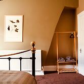 Boutique Apartment - Sleeps 6 & Free Parking