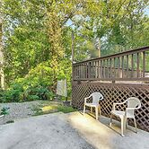 2 Mi to Downtown Monroe: Quiet Apt w/ Patio