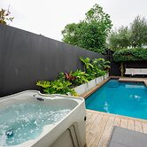 The Mount Retreat by Aotearoa Escapes