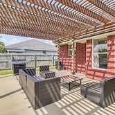 Fenced-in Yard: Family Home 4 Mi to Dtwn Killeen!