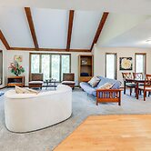 4 Mi to Dtwn Loveland: Private Retreat w/ Decks