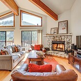 < 1 Mi to Diamond Peak: Townhome w/ Lake Views