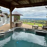 1 Bed Cabin-sleeps 2, Hot Tub, Garden, Pets, Views