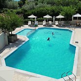 leonidas apartments and suites