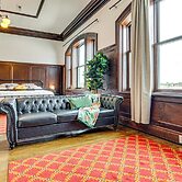 Modern Elegance: Timeless Crawfordsville Studio!