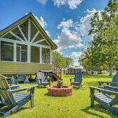 Cozy Couples Retreat w/ Porch on Bayou Teche!