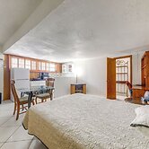 5 Mi to Hollywood Blvd! Miramar Apt w/ Shared Pool