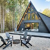 Hike, Ski & Explore: Serene Danbury Cabin w/ Sauna