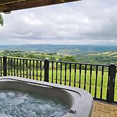 1 Bed Cabin-sleeps 2, Hot Tub, Garden, Views, Pets