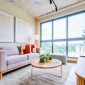 w Stylish 2BR Apartment in Vibrant Centriqo