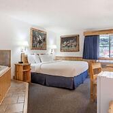 Sandpoint Inn