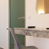 AIRSCAPE HOTEL FREE SHUTTLE ATH AIRPORT