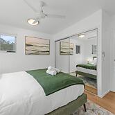 2-bed Getaway With Shared Pool & BBQ Access