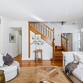 Spacious Family Home With Balcony in Pascoe Vale