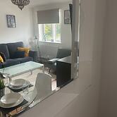 Apartment - Sleeps 4 & On-site Parking