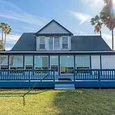 Bayside Paradise 4BR Home w Patio Games Room