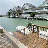 Charming 1BR Getaway in Long Island Village Resort