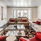 Spacious 5br Sleeps 10 University District 5 Bedroom Home