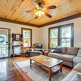 Walk to Downtown: Winnsboro Historic Home!