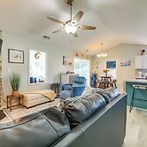 7 Mi to Swansboro Boardwalk: Hubert Rental w/ Yard