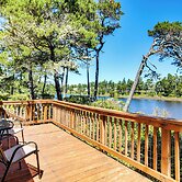 Quiet Lakefront Retreat < 2 Mi to Heceta Beach!