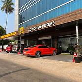 Airport Avenue Plaza