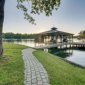 Waterfront Escape w/ Hot tub & Dock in Eatonton!