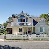 Waterfront Cambridge Cottage: Steps to Marina!
