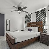 Private Pool Pet-friendly Steps to the Beach