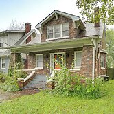 Stay Near the Derby & Downtown! Louisville Apt