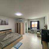 84 Bar & Guest House