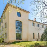 Elegant Bastide Near Aix With Pool