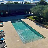 Provencal Villa With Garden & Pool