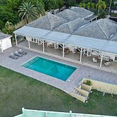 Turtle Cove House by Le Haus